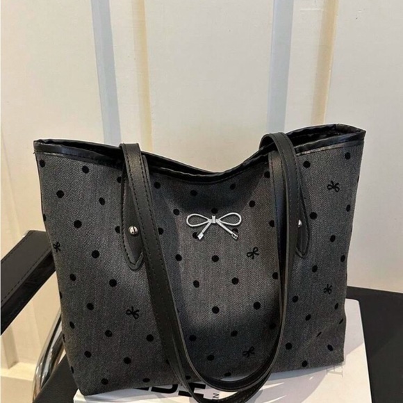 Polka dot and bow tote - Picture 2 of 6